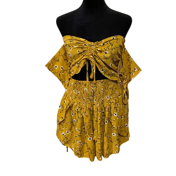 NWOT 2 Piece Yellow/Mustard Crop Short Set Women’s Size Large - Picture 4 of 14